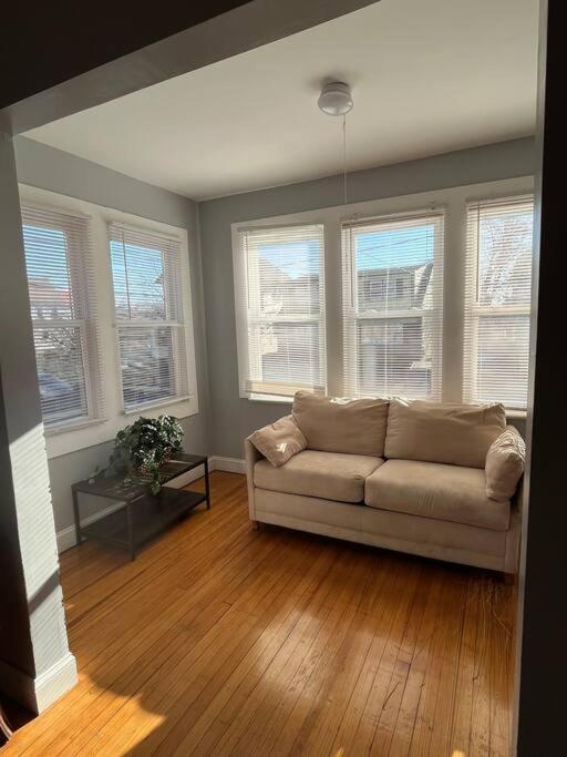 Three Bed One Bath Apt 25 Mins To Nyc Belleville Екстер'єр фото