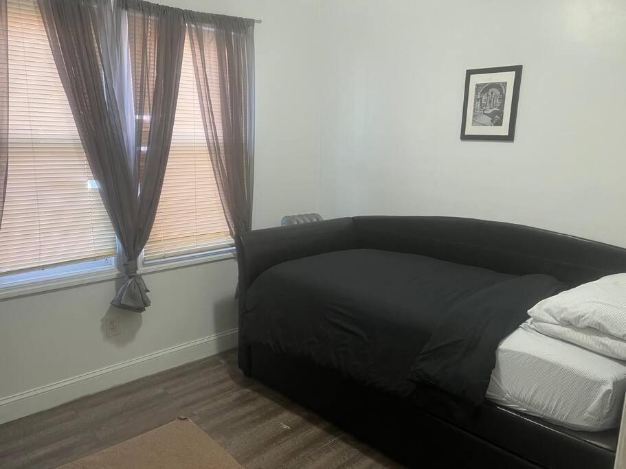 Three Bed One Bath Apt 25 Mins To Nyc Belleville Екстер'єр фото